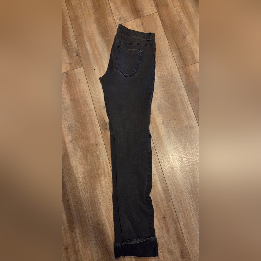 DISTRESSED JEANS!!! - Picture 4 of 5